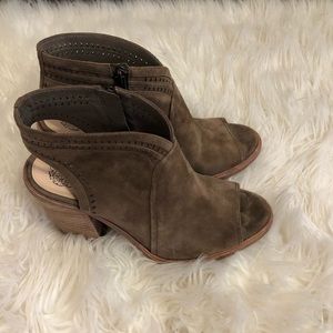 Vince Camuto Open Toe Bottie size 9.